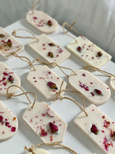 Load image into Gallery viewer, Cranberry Rose